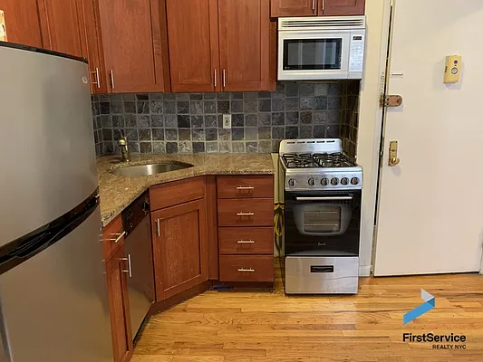 Rented by FirstService Realty (legacy) | media 14