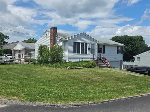 28 City View Pkwy, Johnston, RI 02919