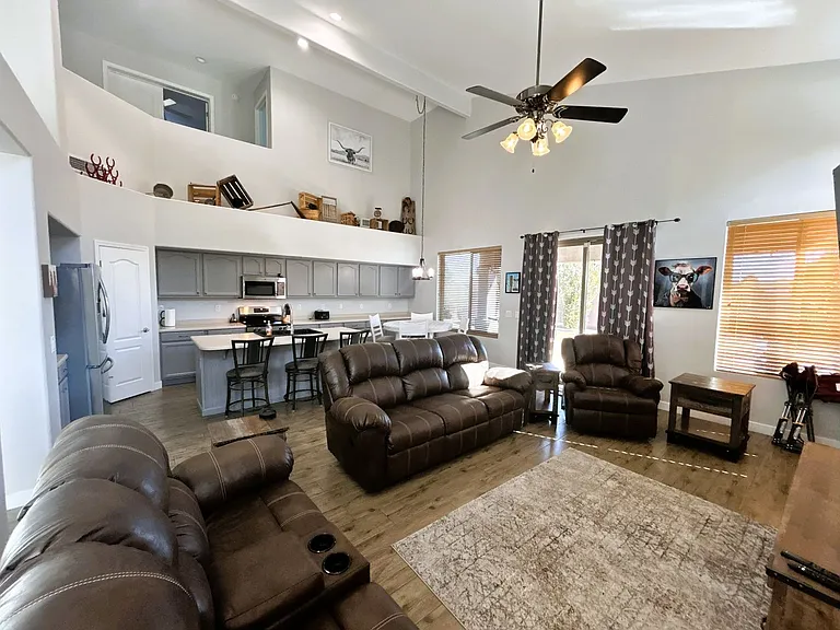 345 N Scott Dr — Photo 8