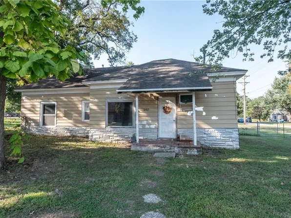 202 Mill St, Neodesha, KS 66757