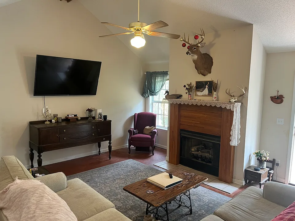 809 Deerfield Dr