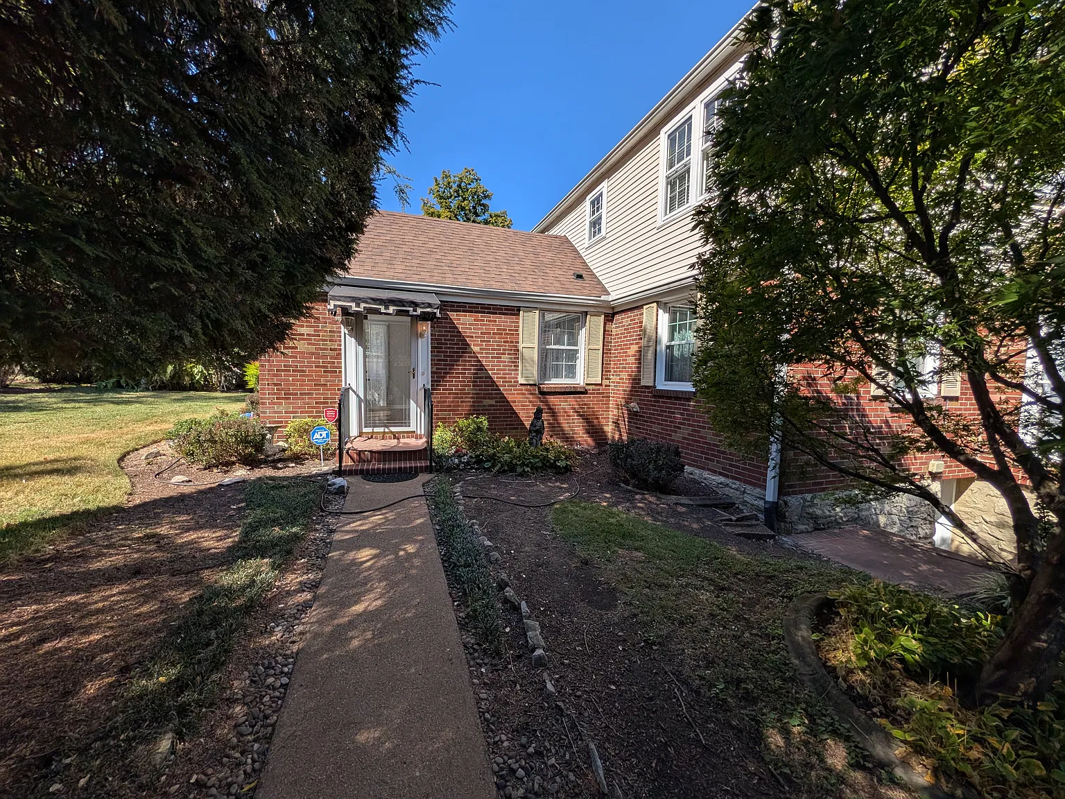 3 bed, 2456 sqft, $3,900 — Photo 3
