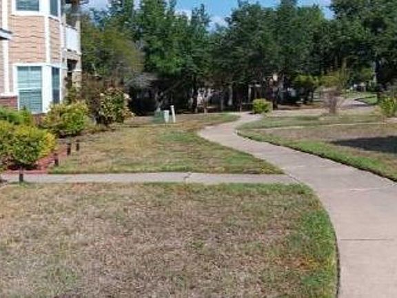 Exterior Neighborhood (street photo)