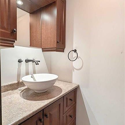 5th image of 1091 Westbrook Ct