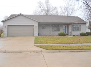 1502 Fairview Run, Kendallville, IN