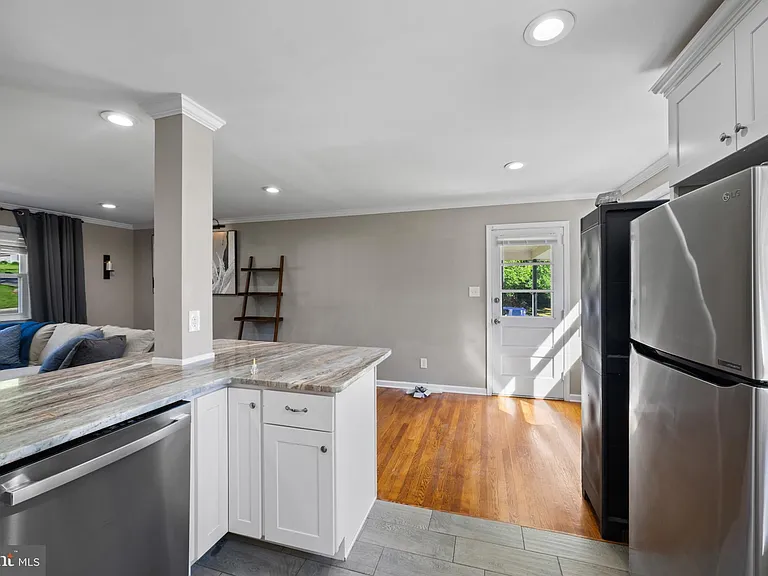 1216 Haines Ave — Photo 9