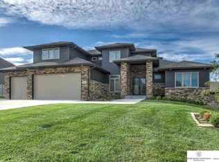 19305 Boyd St, Elkhorn, NE 68022