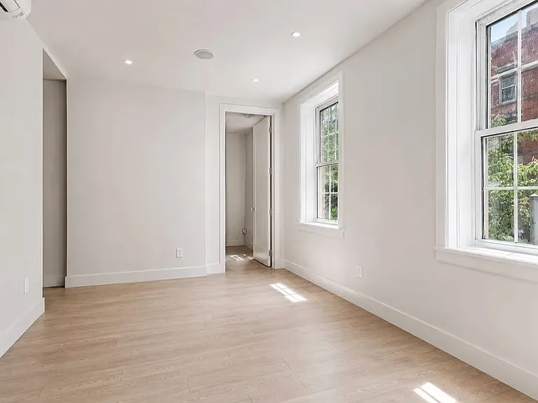 241 W 13th St #16 — Photo 3
