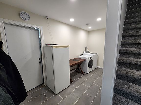 3rd image of 217 Pearl St Unit 2