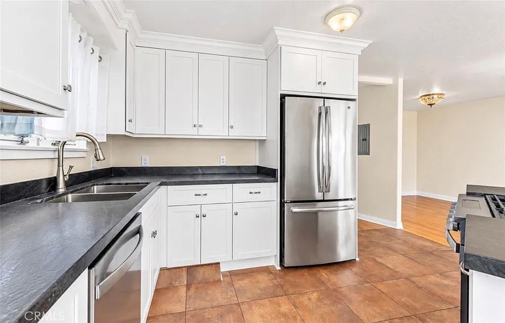 2 bed, 900 sqft, $5,000 — Photo 4