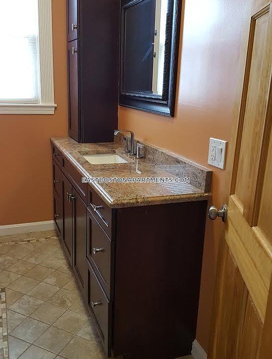 1495678031-bathroom-1