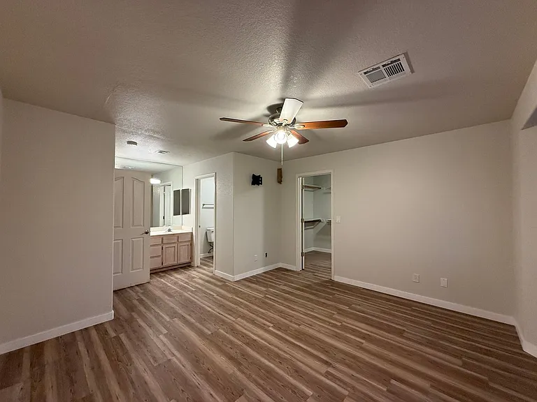 3346 Fountain Palm Dr — Photo 11