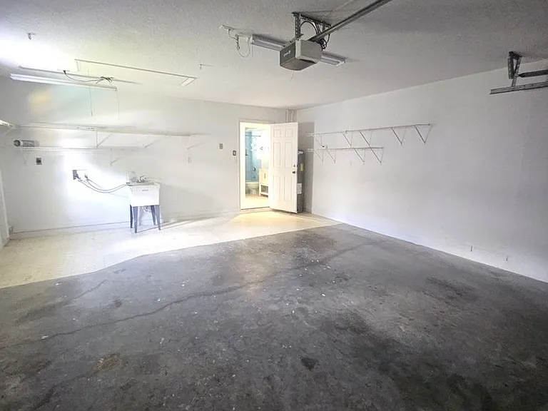 23123 Glen Ave — Photo 23