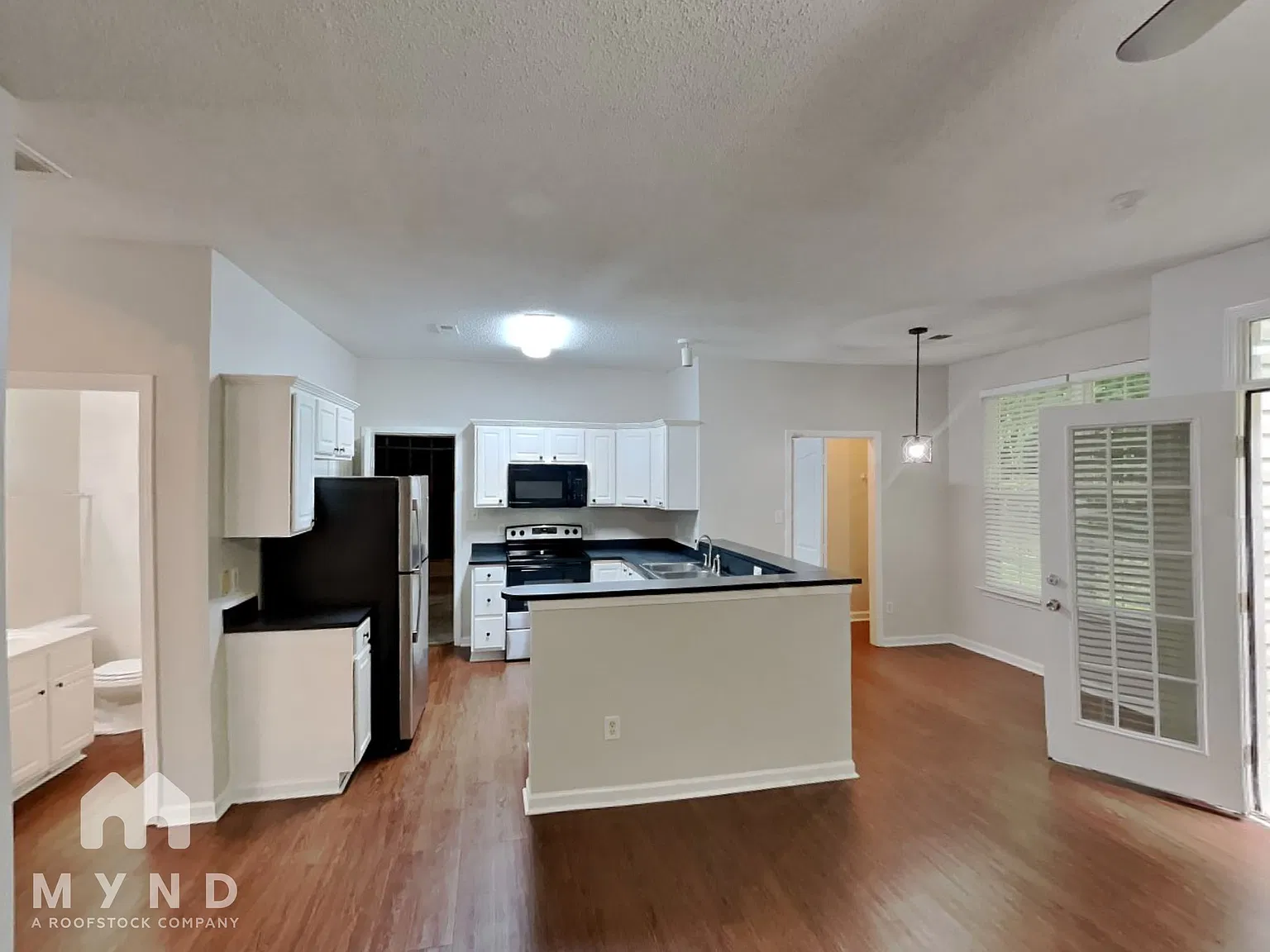 3 bed, 2.5 bath, 1832 sqft, $1,915 — Photo 4