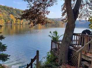 4 Waterview Dr, Sandy Hook, CT 06482