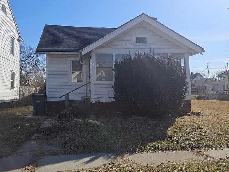 910 Woodward Ave — Photo 22