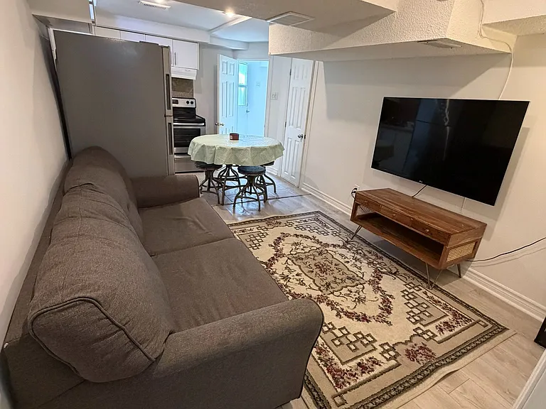 52 Marchwood Cres #BASEMENT — Photo 4