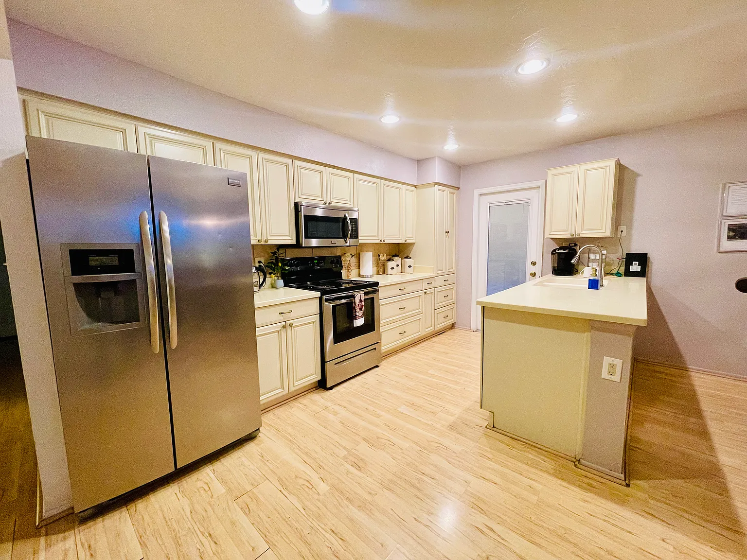 3 bed, 1600 sqft, $4,500 — Photo 2