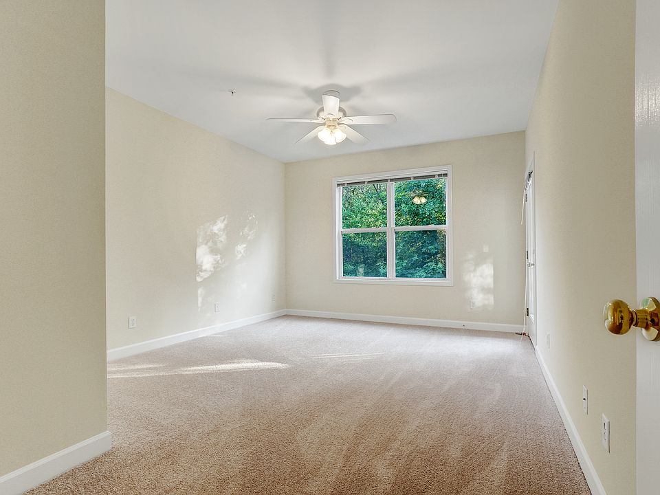 Master bedroom (pics from similar unit)