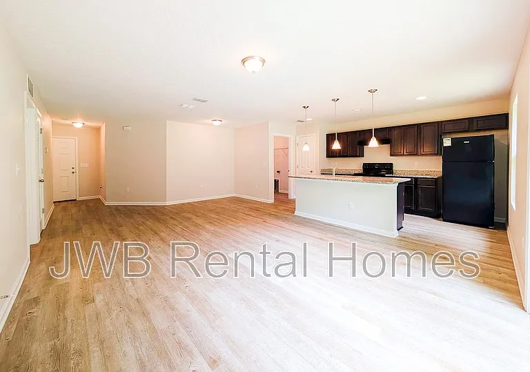 3126 Lowell Ave — Photo 4