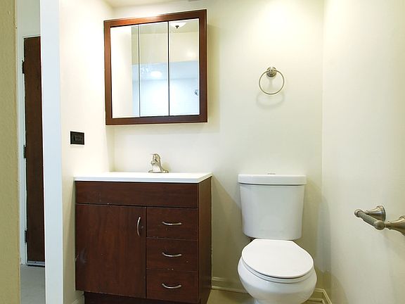 5th image of 1048 W Dickens Ave APT 24