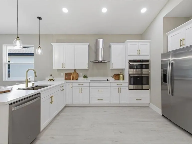 1020 W Rambla St — Photo 5