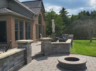 822 Loggers Cir, Rochester, MI 48307