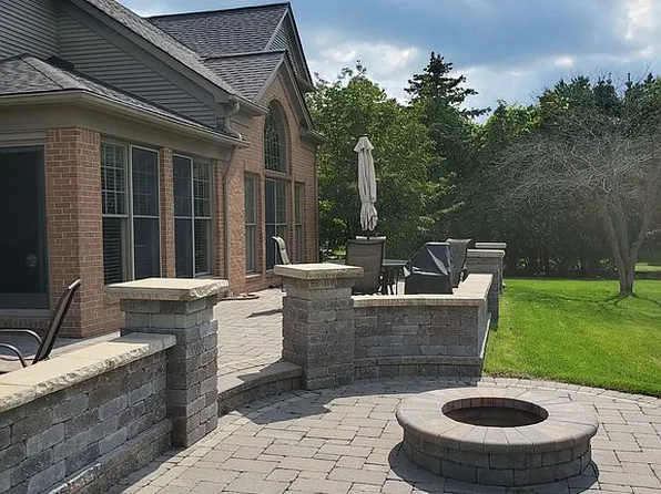 822 Loggers Cir, Rochester, MI 48307