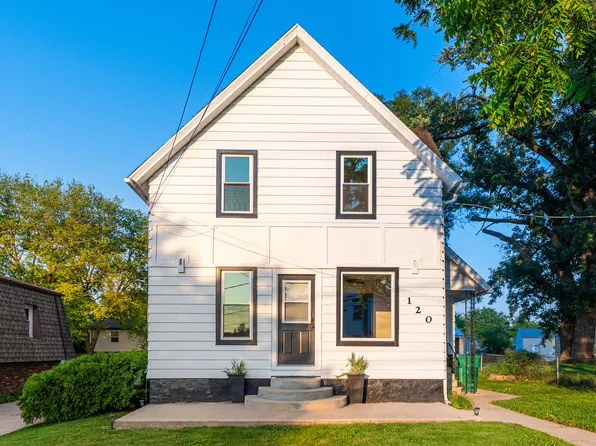120 Sabin St, Sycamore, IL 60178