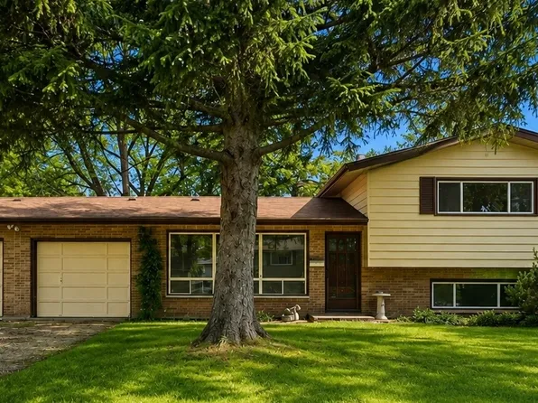 641 Clover Rd, Wauconda, IL 60084