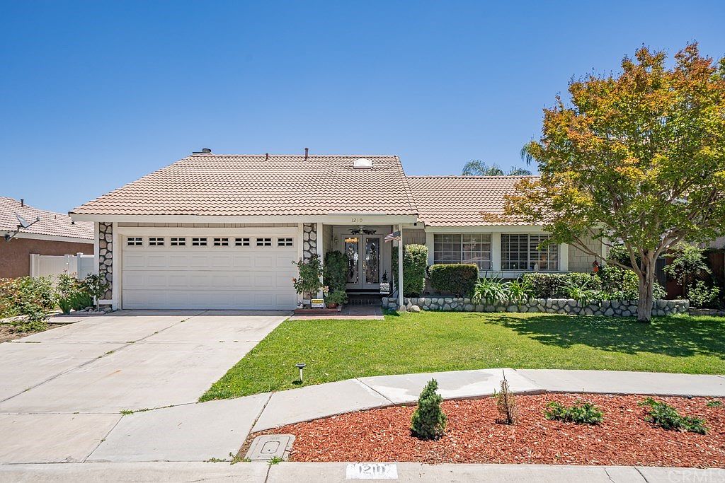 1210 Country Pl, Redlands, CA 92374 | Zillow