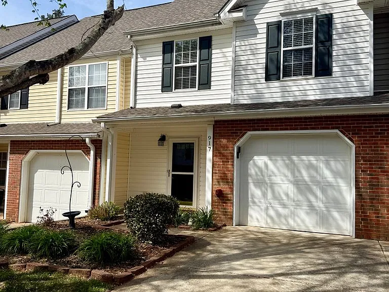 917 Creek Crossing Trl — Photo 29