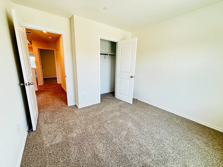 120 Redwood Rd — Photo 11