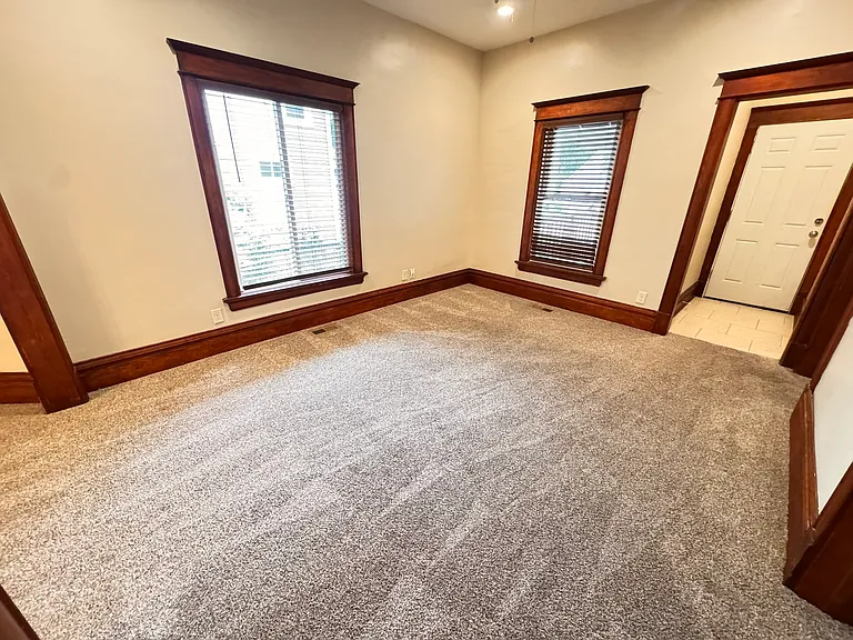 2248 Sheldon St — Photo 4