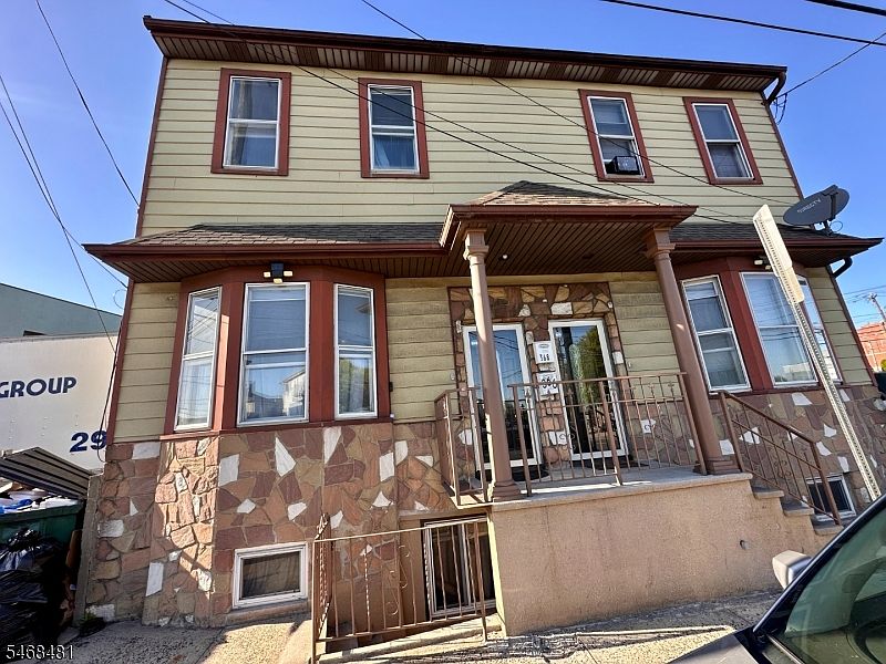 1st image of 366 Ferry St #2