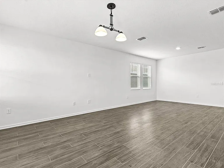 2952 Armstrong Ave — Photo 5