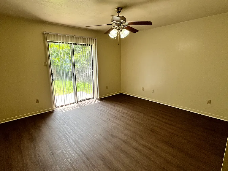 808 Navarro Dr #B — Photo 10