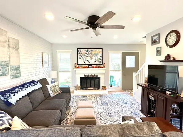 85 Viscount Drive #4E, Milford, CT 06460