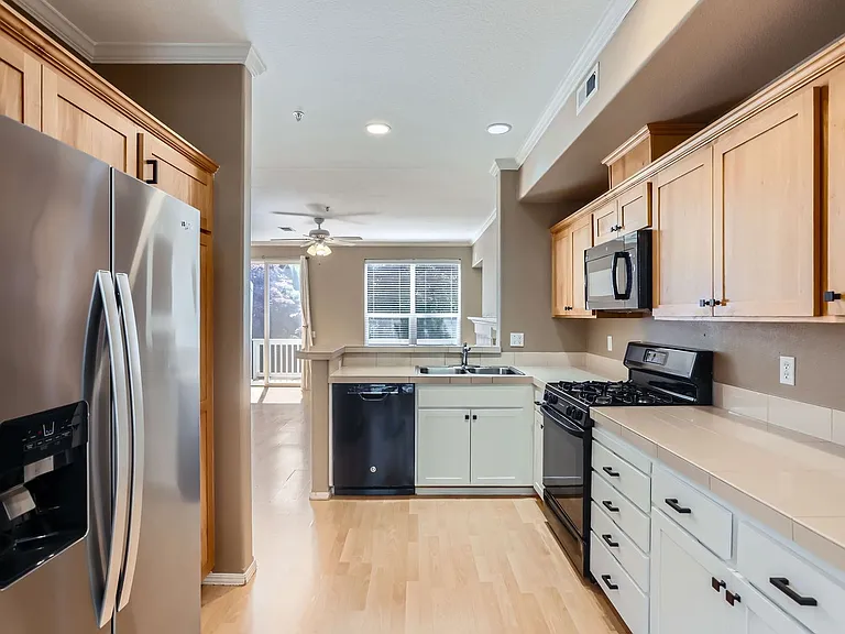 10175 NW Wilshire Ln — Photo 13