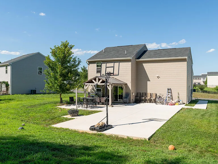 90 Mannie Ct — Photo 23