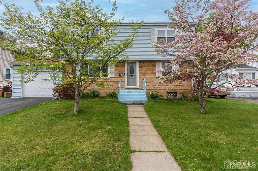 75 Lawrence St photo 1