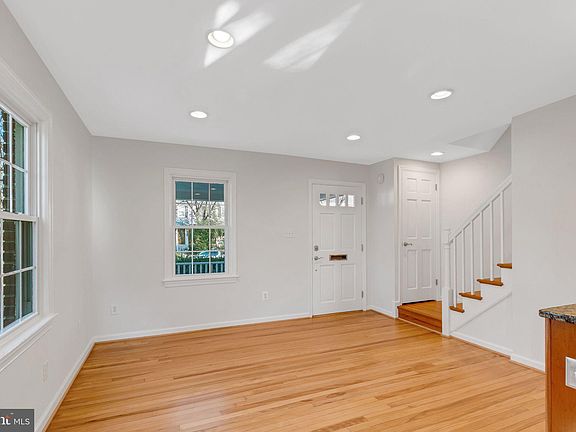 5th image of 2731 Fort Dr