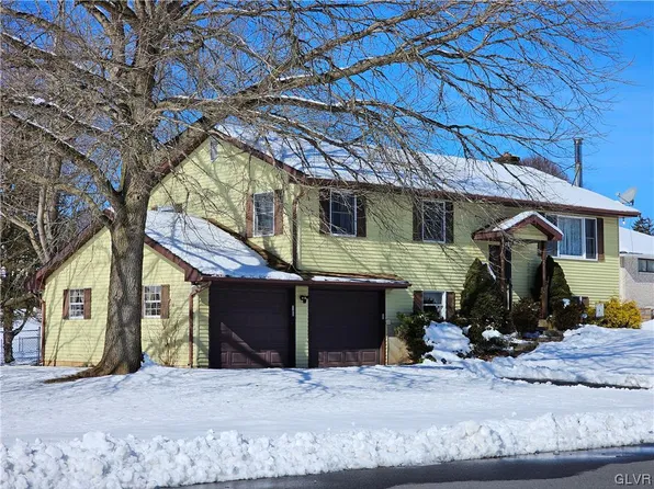 2200 Meadow Lane Dr, Easton, PA 18040