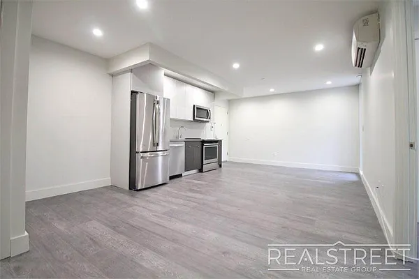 Rented by Real Street Inc | media 19