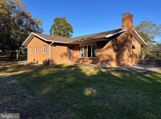 634 Pious Ridge Rd, Berkeley Springs, WV 25411