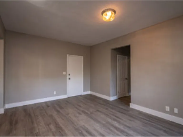 715 Michigan Ave #4 — Photo 3