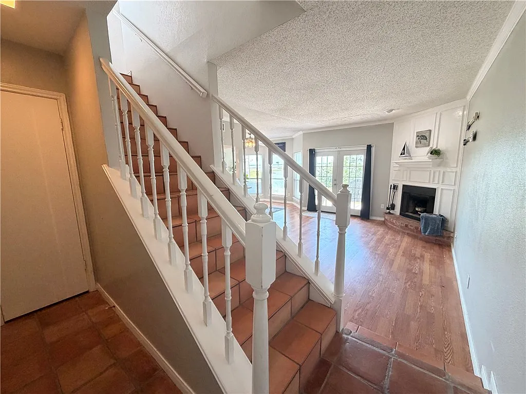 2 bed, 2.5 bath, 1174 sqft, $1,900 — Photo 3