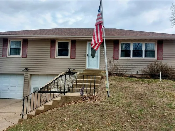 200 Highland Rd, Lansing, KS 66043