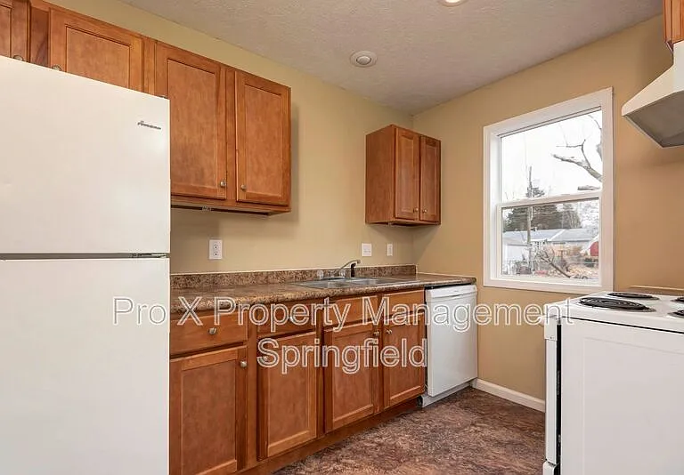 652 N Belview Ave #B — Photo 5