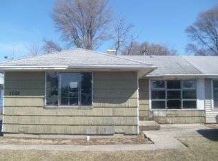 3202 McBreen Ave, Robbins, IL 60472